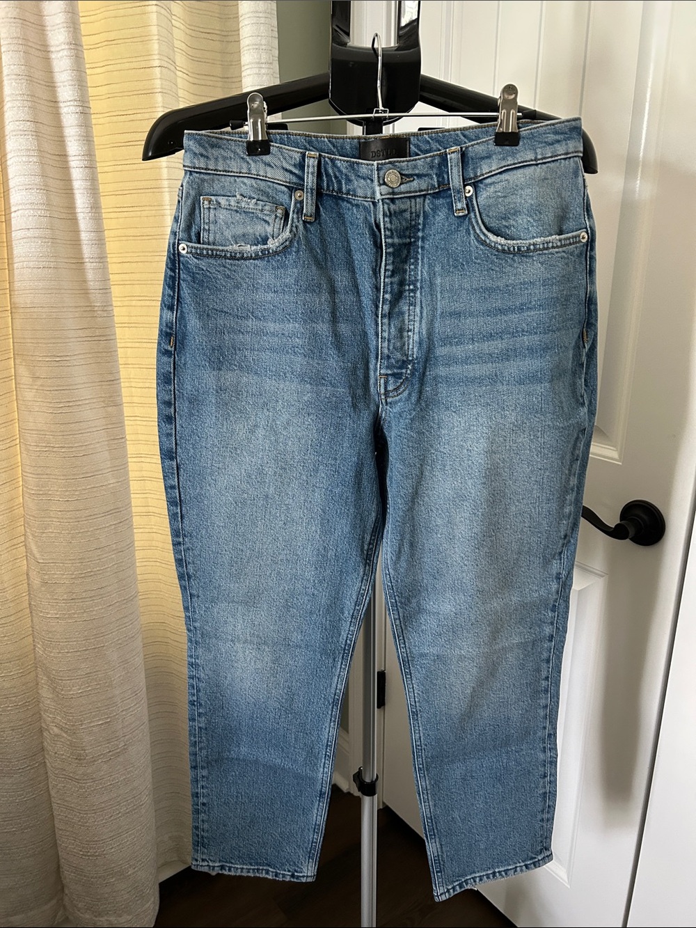 DSTLD Women's Light Blue Straight Leg Jeans